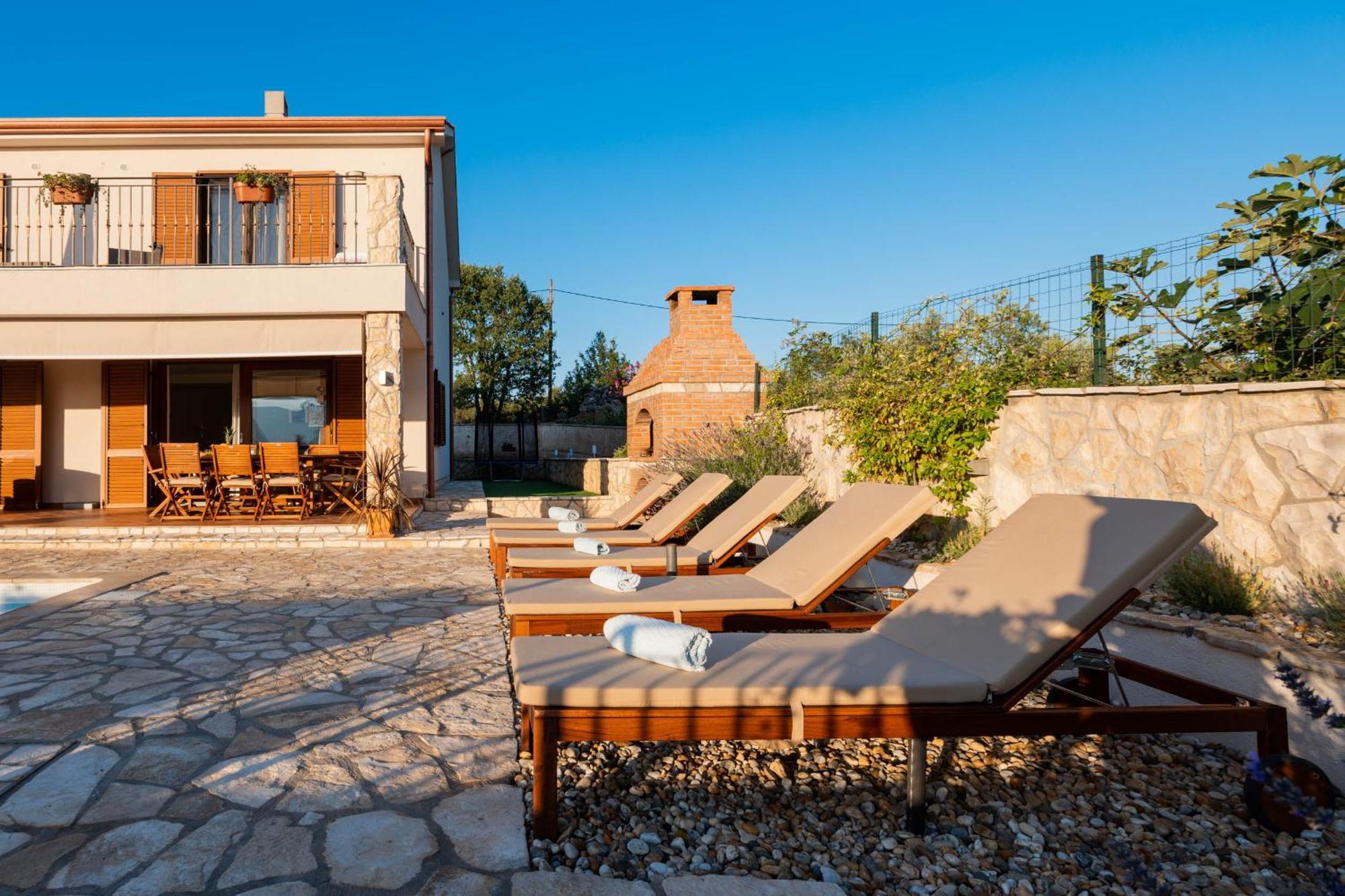 Villa Sara - Perfect Family Holiday Brzac ภายนอก รูปภาพ