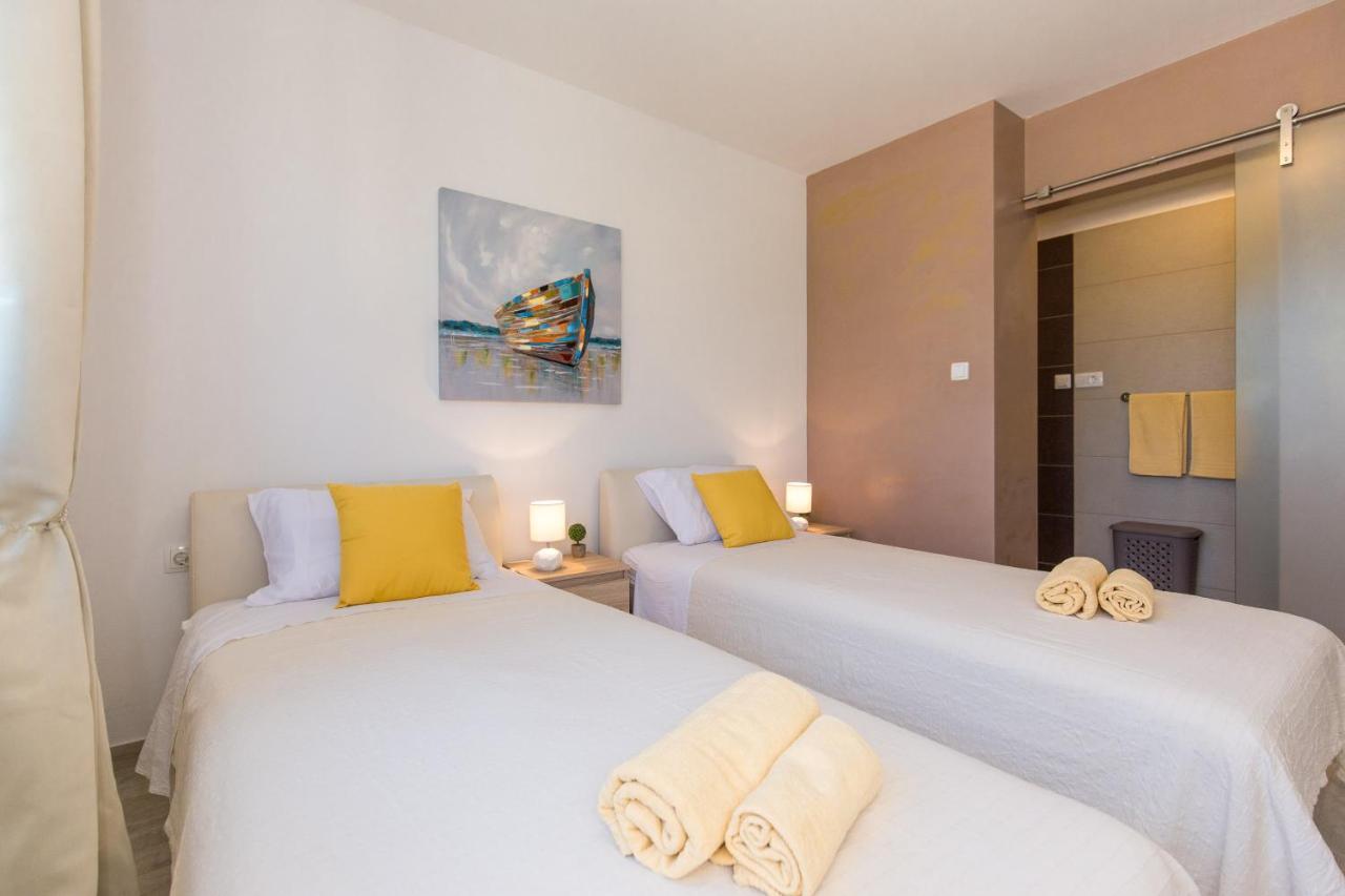 Villa Sara - Perfect Family Holiday Brzac ภายนอก รูปภาพ