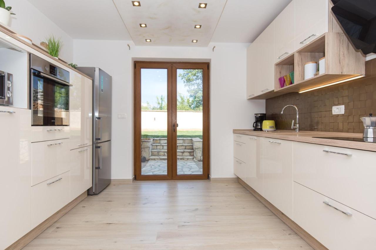 Villa Sara - Perfect Family Holiday Brzac ภายนอก รูปภาพ